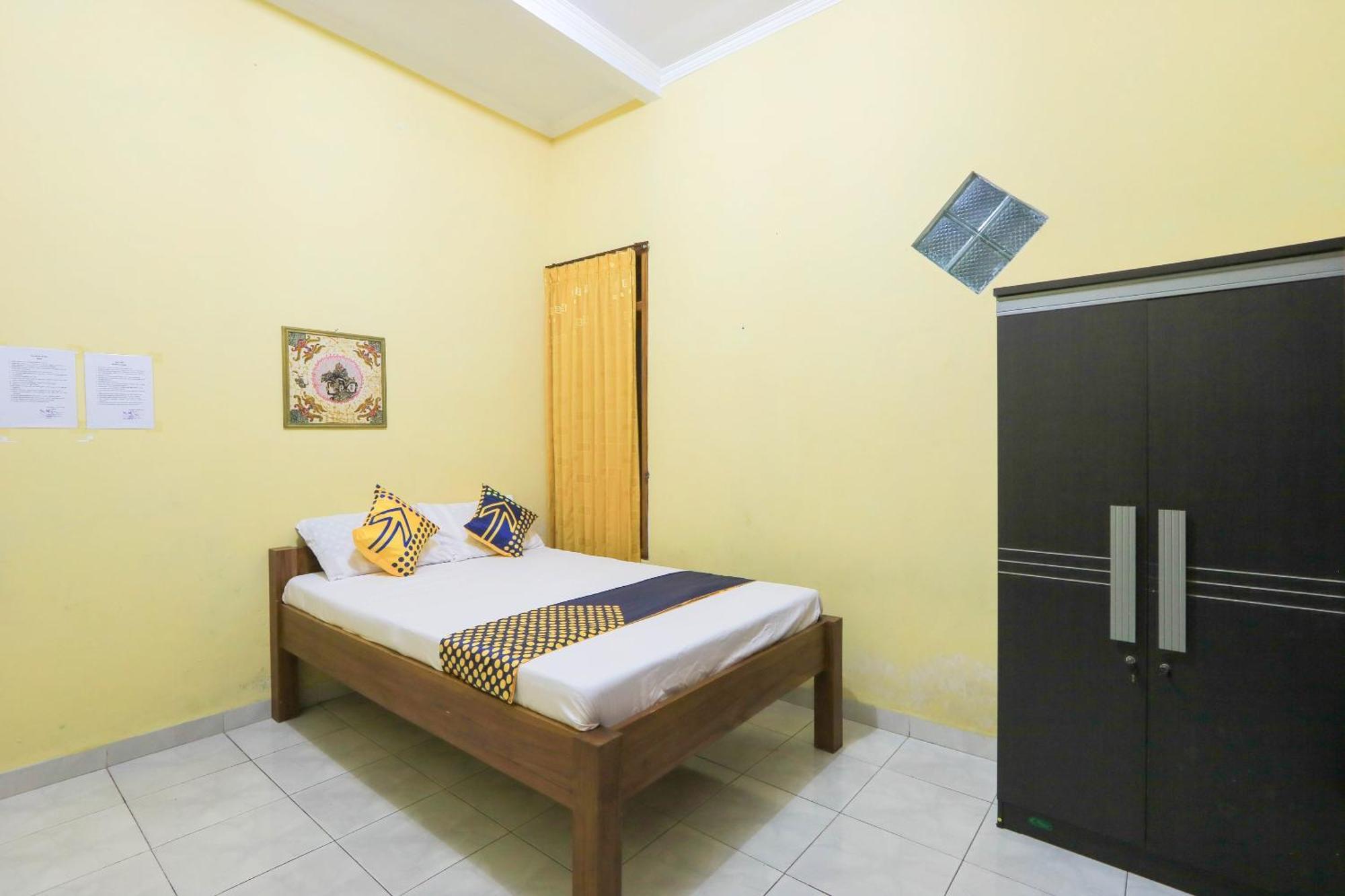 Oyo 2440 Wallet Family Residence Syariah Lumajang Exteriör bild